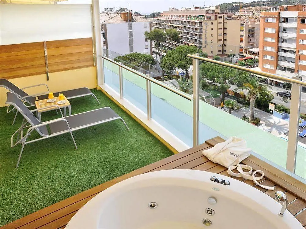 호텔 Oasis Park Junior Suites 료렛 드 마르